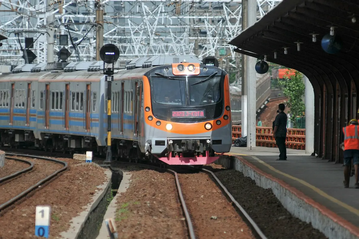 20151221-KA-Jakarta-Kota--Tanjung-Priok-YR