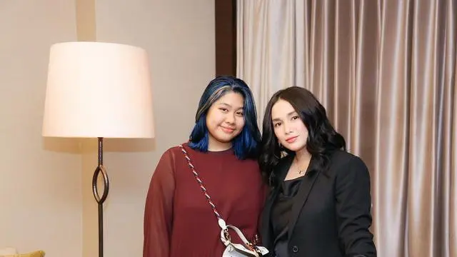 Potret 6 Artis Tanah Air Bareng Anak Angkatnya, Penuh Kehangatan