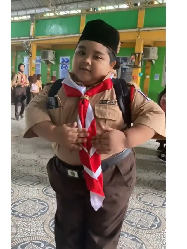 6 Potret Bocah Mirip Karakter Russell di Film Up, Jadi Siswa SMP yang Aktif