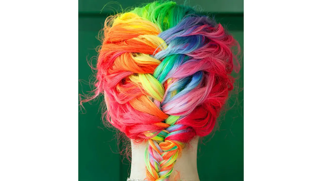 Tren Warna Rambut Rainbow Pastel Kian Digandrungi Anak Muda