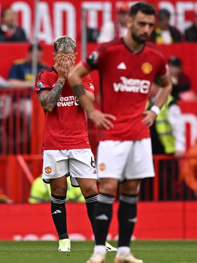 Gelandang Manchester United (MU), Bruno Fernandes, ketika melawan Brighton & Hove Albion.