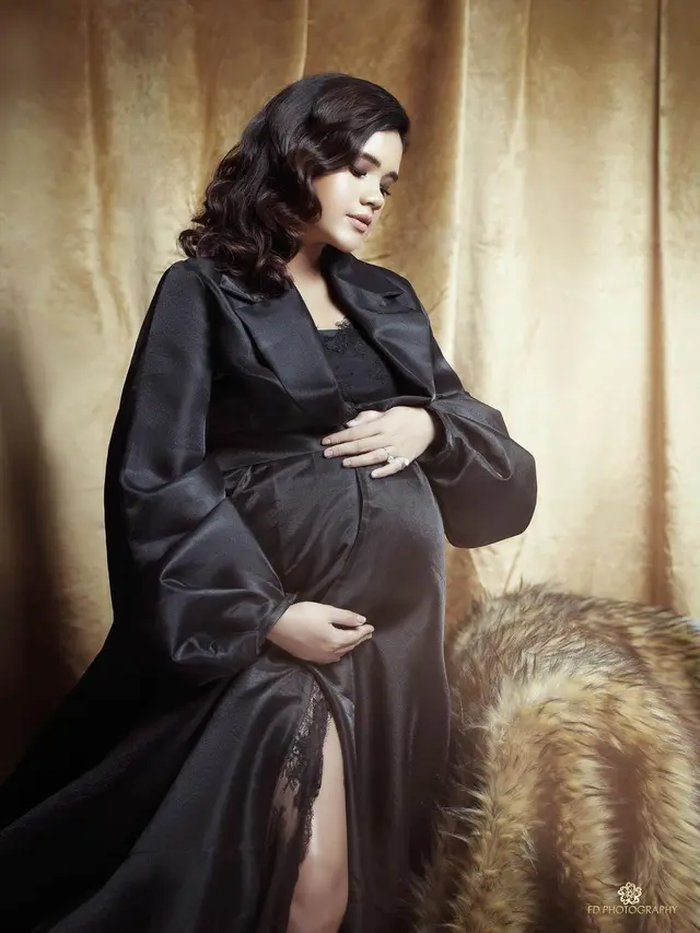 5 Pemotretan Maternity Shoot Audi Marissa dengan Gaun Hitam, Tampil Elegan