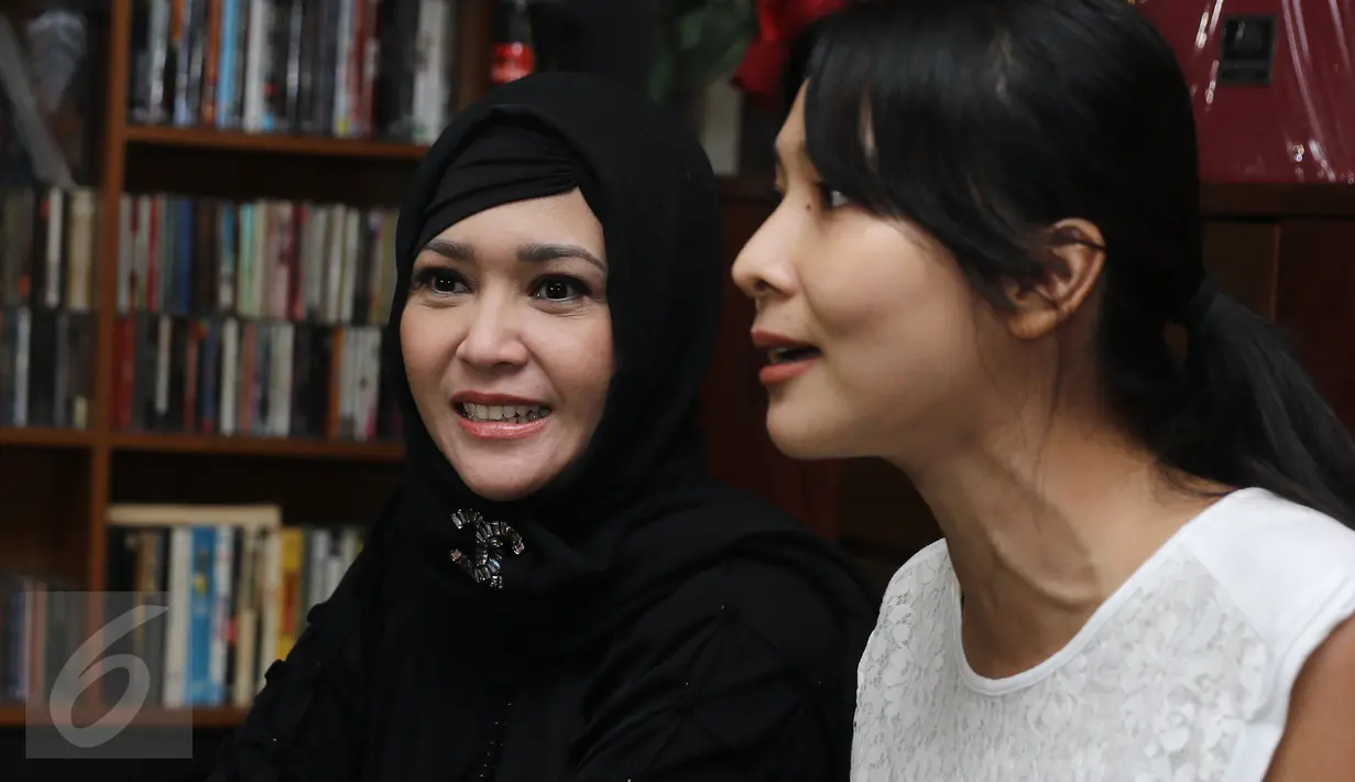 Maia Estianty dan Mey Chan sepakat untuk berhenti berkarya bersama di bawah nama Duo Maia, Jakarta, Jumat (27/01). Mereka merasa harus berpisah secara baik-baik sebab pertemuan mereka pun dimulai dengan cara baik-baik. (Liputan6.com/Herman Zakharia)