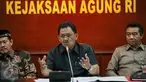 Wakil Ketua Tim Pakem Kejagung, Adi Toegarisman (tengah) menggelar rapat di Kejagung, Jakarta, Kamis (21/1). Berdasarkan hasil rapat bersama kementerian dan instansi terkait, ada indikasi Gafatar menyebarkan aliran menyimpang. (Liputan6.com/Faizal Fanani)