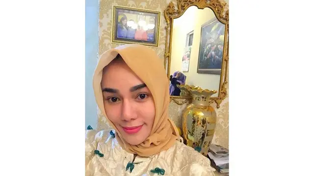 7 Potret Isi Rumah Bebby Fey di Probolinggo, Elegan Bernuansa Emas