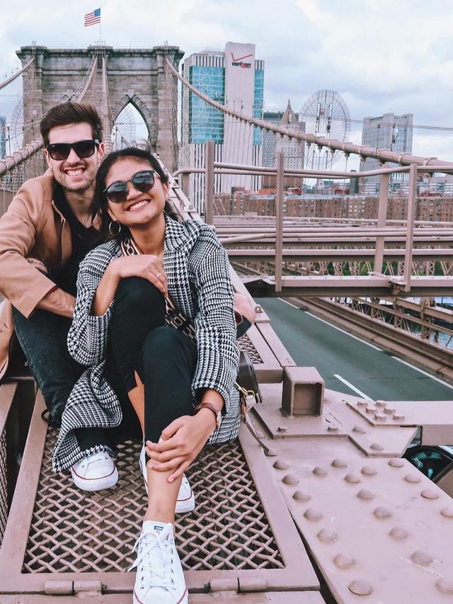 Kini Jarang Tereskpos, Ini 6 Potret Khansa Idol dan Suami yang Menetap di London