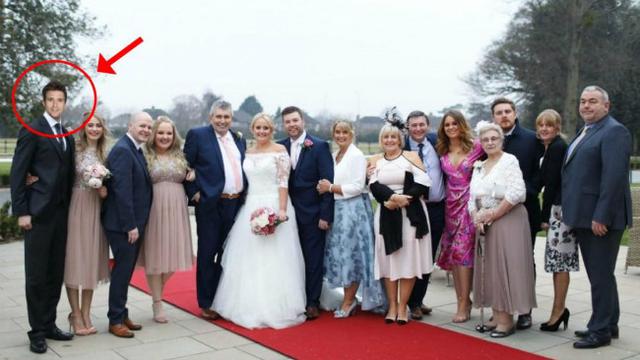 Teknologi edit foto membantu 'menyingkirkan' seseorang dari tampilan foto.