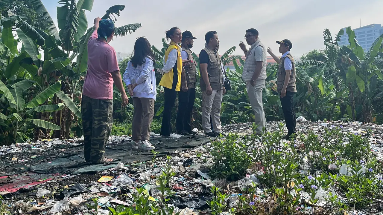 Calon Gubernur Jakarta Ridwan Kamil saat kampanye di Kelurahan Pancoran, Jalan Pancoran Barat IX, RT 008/03, Jakarta Selatan pada kampanye hari kedua, Kamis (26/9/2024). (Liputan6.com/Winda Nelfira)