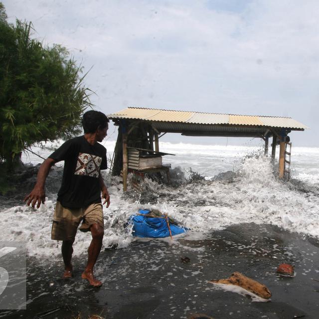 Gelombang Tinggi Sambar Pesisir Pantai Selatan Yogya Hati Hati Berkemah Dan Wisata Regional Liputan6 Com