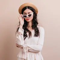 ilustrasi ilustrasi perempuan penasaran/lookstudio/www.freepik.com