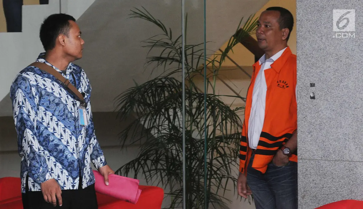 Wakil Ketua DPRD Lampung Tengah J Natalis Sinaga usai menjalani pemeriksaan lanjutan di KPK, Jakarta, Jumat (13/4). Natalis diperiksa sebagai tersangka untuk melengkapi berkas dugaan suap pinjaman daerah APBD Lampung Tengah 2018. (Merdeka.com/Dwi Narwoko)