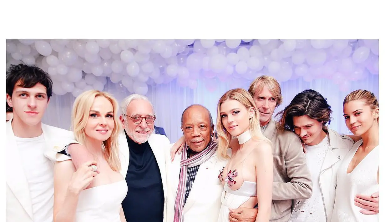 Selain punya ibu mantan model, ayah Nicole adalah pengusaha miliarder bernama Nelson Peltz. Keluarganya juga dikenal harmonis. (Foto: Instagram @nicolaannepeltzbeckham)