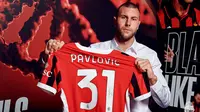 Bek anyar AC Milan,&nbsp;Strahinja Pavlovic, yang direkrut dari RB Leipzig. (dok. AC Milan)