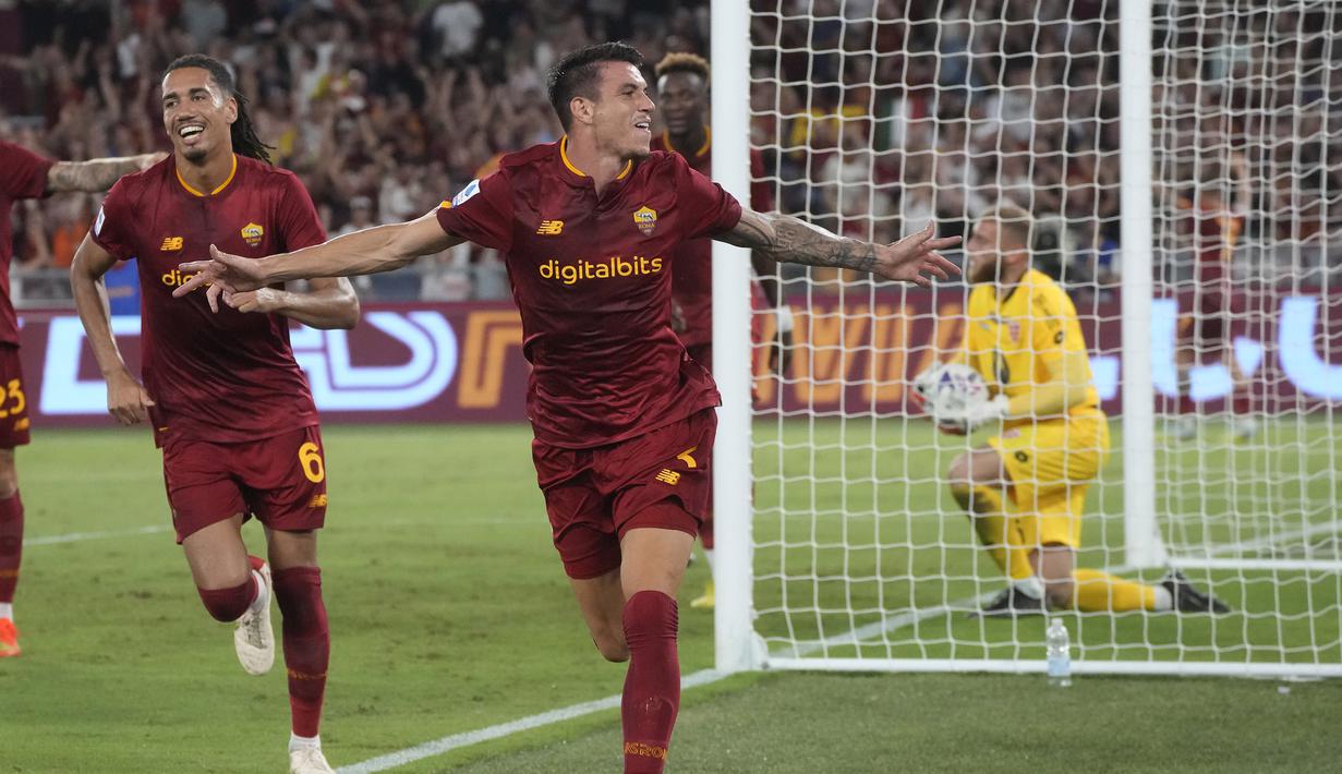 Roger Ibanez. Bek tengah Brasil berusia 23 tahun yang sejak awal musim 2021/2022 memperkuat AS Roma ini berpeluang tampil di ajang Piala Dunia pertamanya di Qatar 2022 nanti. Musim ini ia menjadi andalan AS Roma di lini pertahanan dan telah tampil dalam 7 laga dengan torehan 1 gol. Ia telah mengoleksi 1 caps saat dimainkan dalam laga FIFA Matchday lalu menghadapi Tunisia (27/9/2022). (AP/Gregorio Borgia)