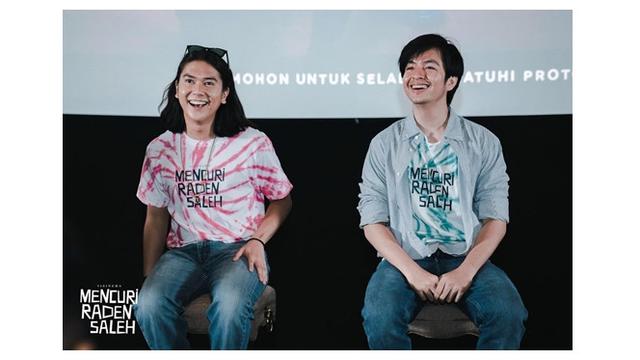 6 Potret Iqbaal Ramadhan dan Angga Yunanda di Gala Premiere Mencuri Raden Saleh