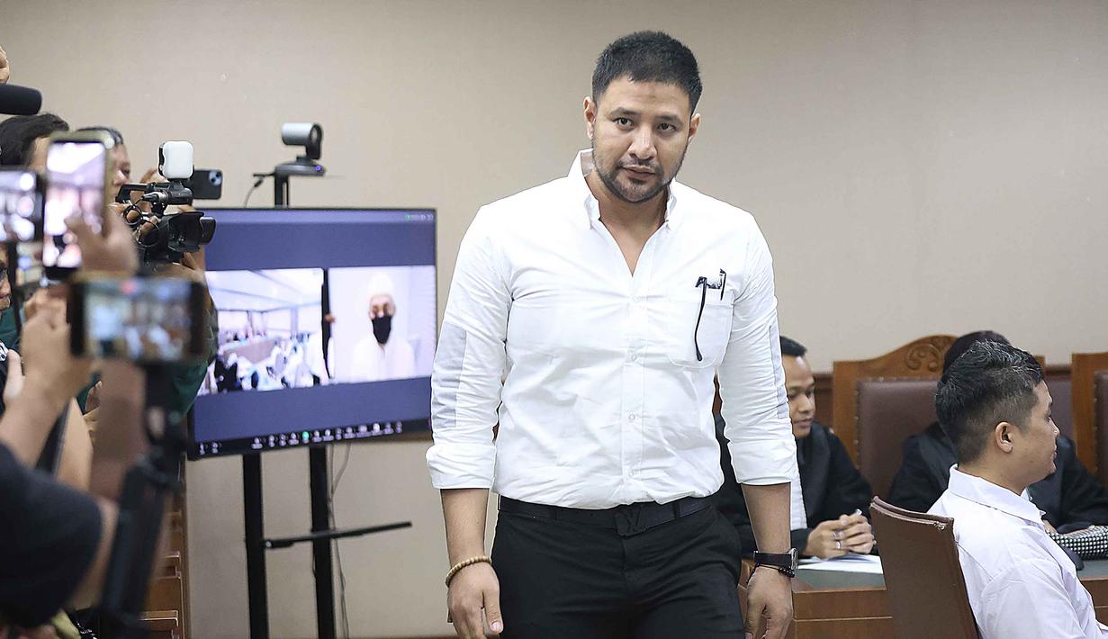 Sebelumnya, Muhammad Ammar Akbar alias Ammar Zoni didakwa terlibat dalam jaringan peredaran narkoba saat menjalani masa hukuman di Rumah Tahanan (Rutan) Salemba, Jakarta Pusat.