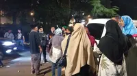 Relawan Prabowo menunggu putusan MK di Kertanegara, Jakarta. (Merdeka.com)