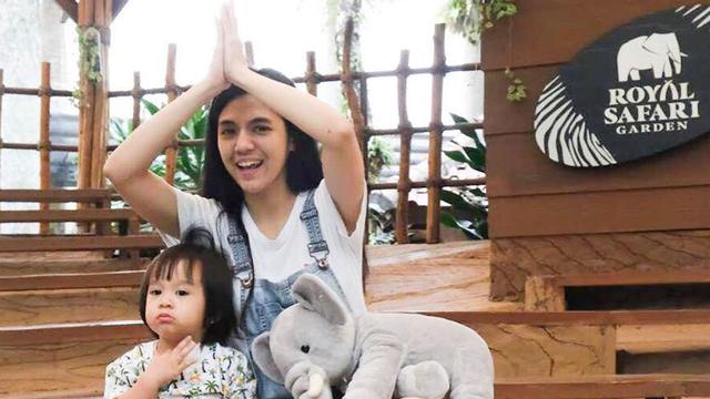 Momen Manis DJ Una Saat Momong Anak (sumber: instagram/putriuna)