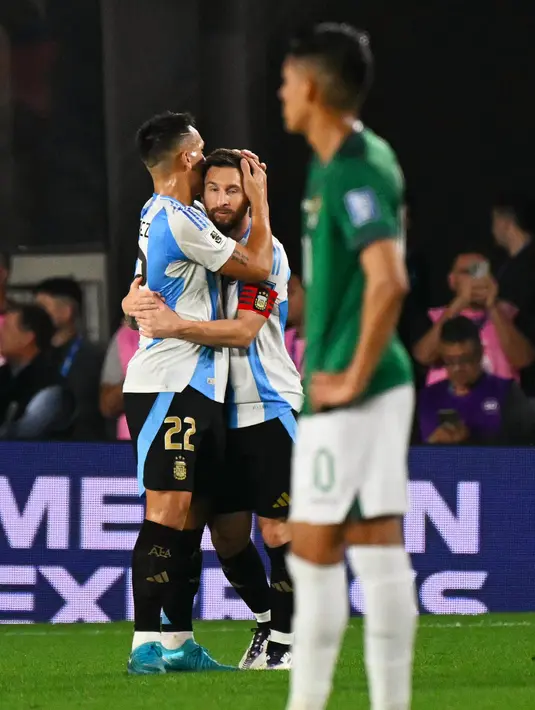 Dua gol Lionel Messi pada menit ke-84 dan 86 menutup pesta gol Argentina saat menjamu Bolivia. (Luis ROBAYO/AFP)