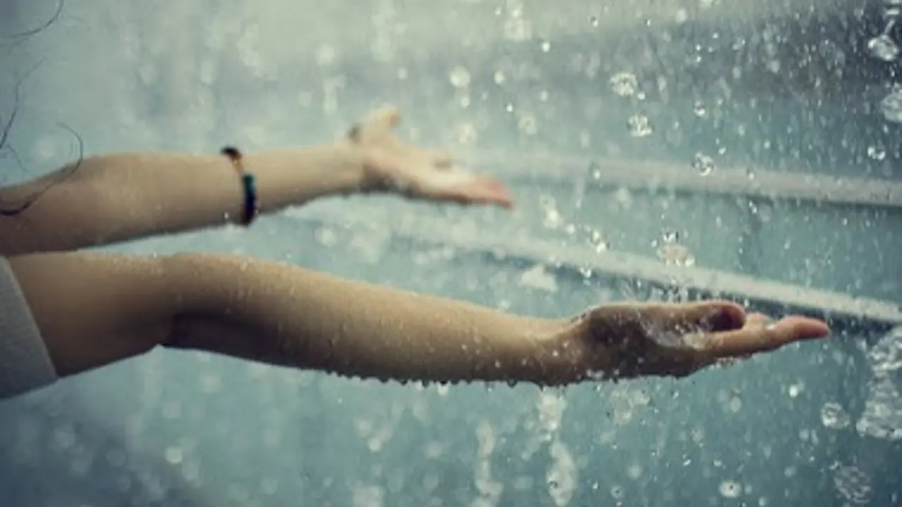 [Bintang] Petrichor, si Aroma yang Bikin Suasana jadi 'Mellow' Ketika Hujan