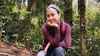 Sherina Munaf sempat  megap-megap dan terjatuh saat daki Gunung Kencana, Bogor (Dok.Instagram/@sherinasinna/https://www.instagram.com/p/CGlrklVhTgI/Komarudin)