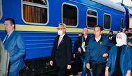Presiden Jokowi dan Ibu Iriana bertolak menuju Kyiv menggunakan kereta api luar biasa, Selasa (28/06/2022). (Foto: BPMI Setpres/Laily Rachev)