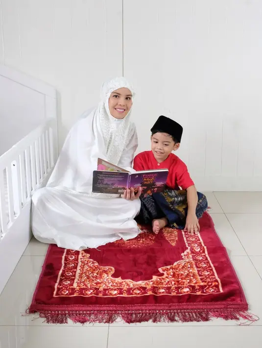 "Mohon doanya supaya cepat bisa kumpul sama bebies nan gemoy di rumah bersama keluarga yang lain dan kembali sehat walafiat. Jaga kesehatan ya semua," tutur Tya Ariestya. (Instagram/tya_ariestya)