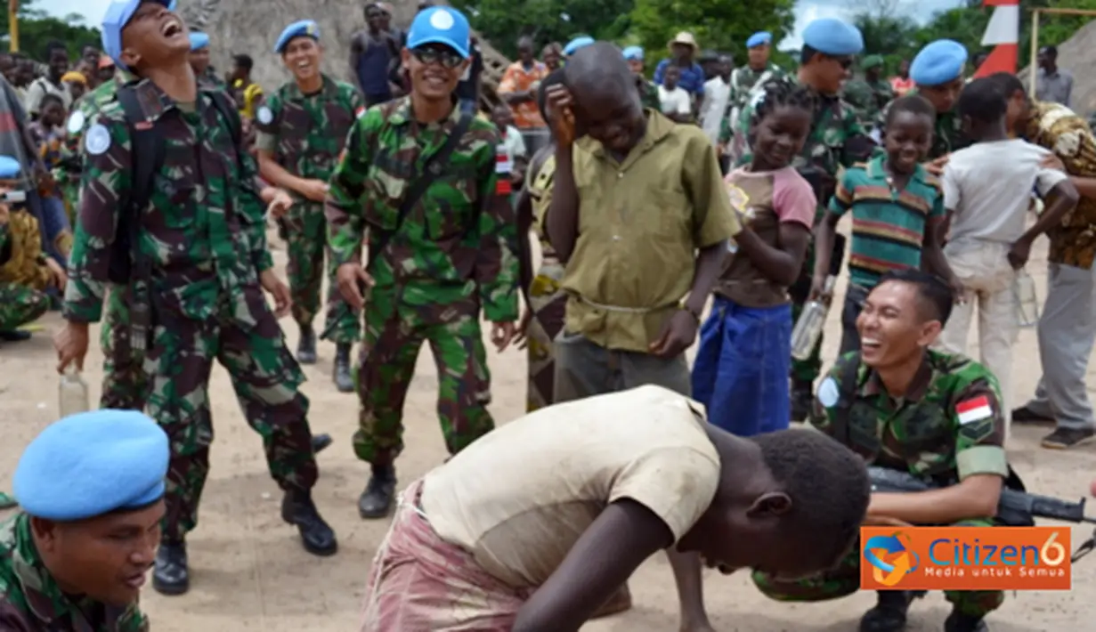 Citizen6, Kongo: Acara pengobatan massal dan perlombaan menyambut HUT RI Ke-66 di selenggarakan di Desa Lemay, Kongo, Minggu (21/8). (Pengirim: Badarudin B)
