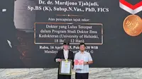 Bisa tempuh pendidikan kedoktoran selama 18 bulan 12 hari, salah satu dokter saraf di Indonesia, mendapat rekor dari Museum Rekor Indonesia (MURI) atas capaiannya sebagai dokter yang lulus tercepat dalam program studi Doktor Ilmu Kedokteran di University of Helsinki, Firlandia.