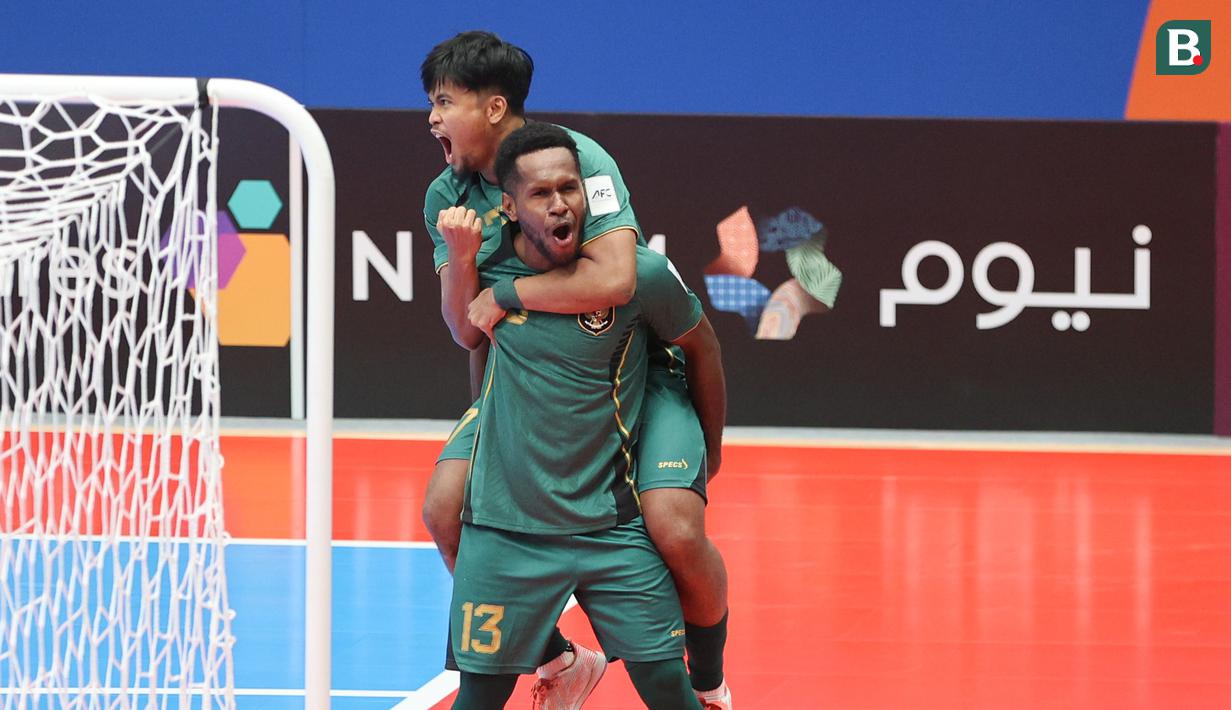 Pemain Timnas Futsal Indonesia, Wendy Brian merayakan gol pembuka ke gawang Vietnam dalam laga perempat final Piala Asia Futsal 2026 di Indonesia Arena, Senayan, Jakarta, Selasa (03/02/2026). (Bola.com/Muhammad Iqbal Ichsan)