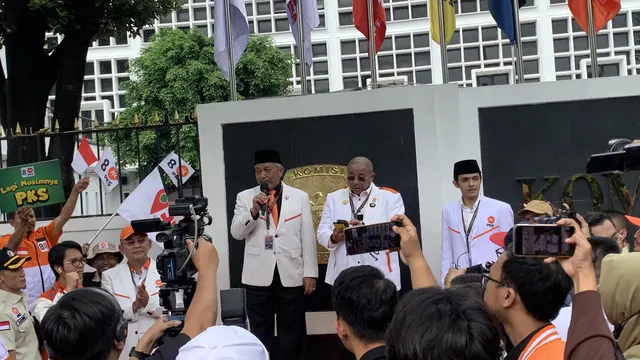 Partai Keadilan Sejahtera (PKS) mendaftarkan Bakal Calon Anggota Dewan Perwakilan Rakyat (DPR) dan Dewan Perwakilan Rakyat DAerah (DPRD) ke Komisi Pemilihan Umum (KPU),  Senin (8/5/2023).