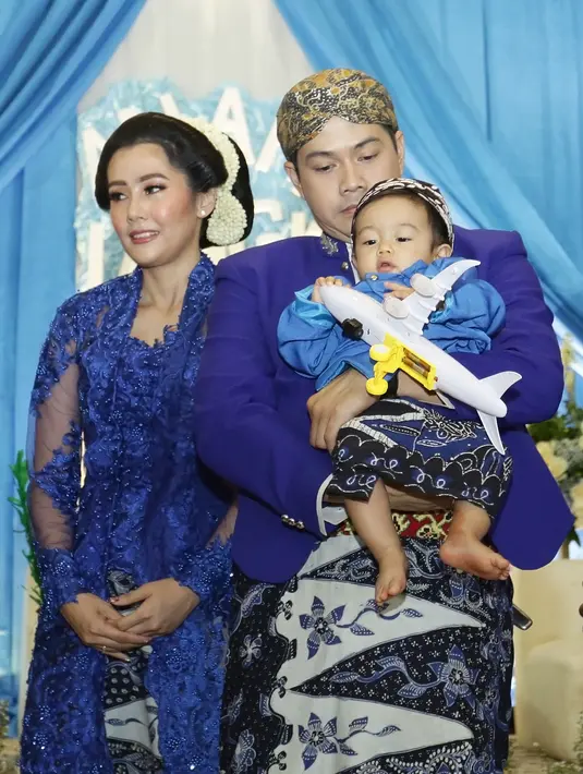 Ardina Rasti dan Arie Dwi Andika Gelar Tedak Siten