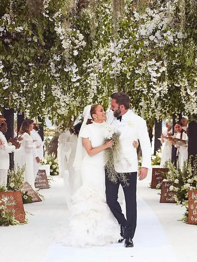 Potret pesta pernikahan Jennifer Lopez dan ben Affleck di Georgia. (Foto: Instagram/wed_vibes)