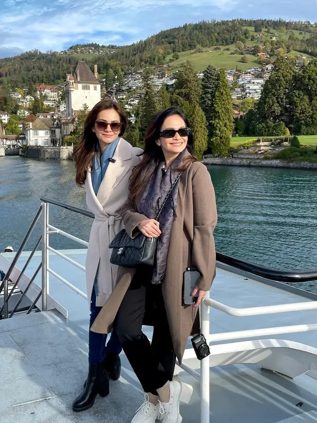 10 Potret Liburan Cut Tary dan Ersa Mayori di Swiss, Seru Banget