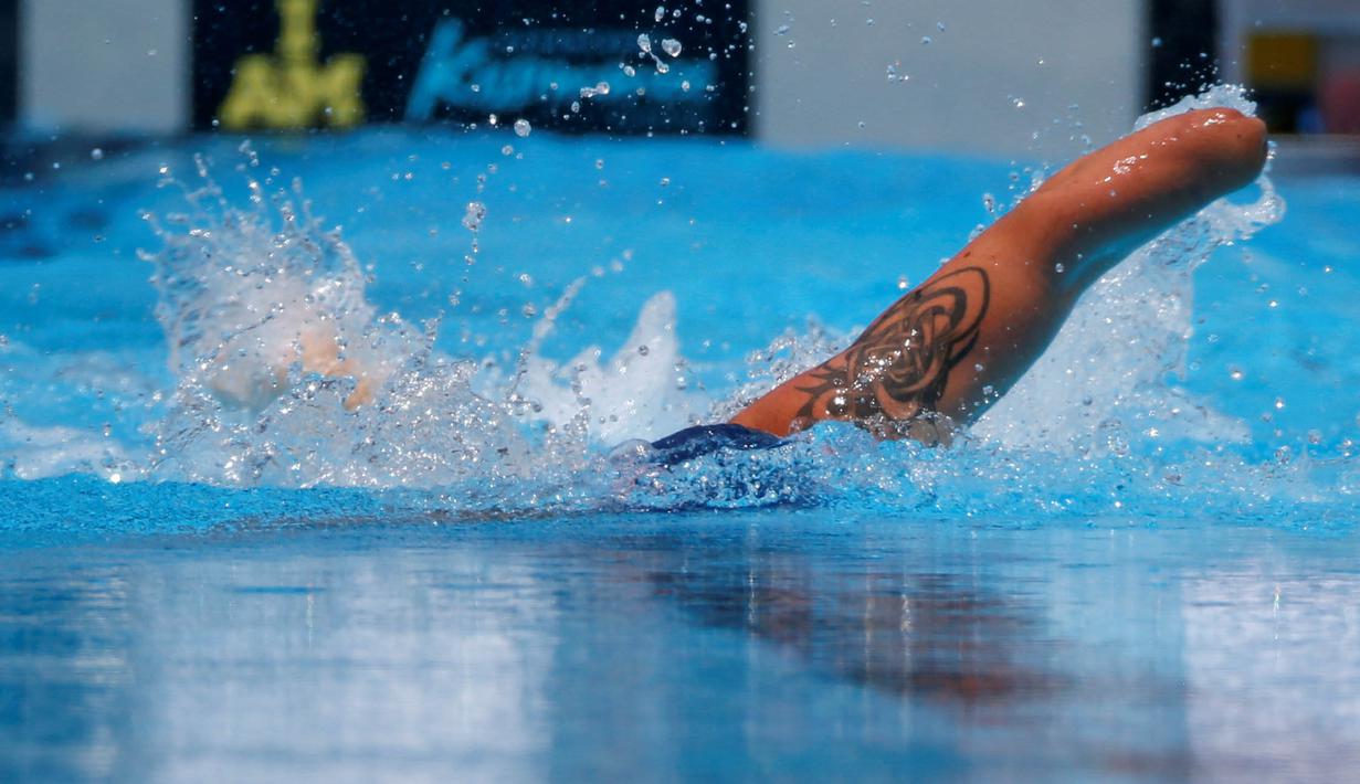 Prajurit AS, Leonard Anderson ambil bagian pada kejuaraan renang  Invictus Games Orlando 2016 di Florida, Amerika Serikat, (11/5/2016). (REUTERS/Carlo Allegri)