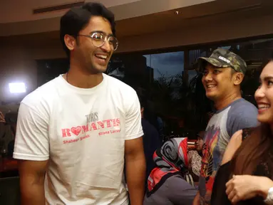 Shaheer Sheikh, bintang film Mahabarata tak segan mengumbar kemesraan dengan Ayu di premier film Turis Romantis  di XXI Epicentrum, Kuningan, Jakarta Selatan, Senin (20/4/2015). (Liputan6.com/Panji Diksana) 