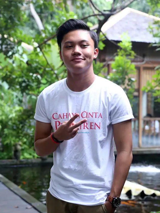 "Alhamdulillah, sebuah kebanggaan tersendiri akhirnya bisa main film. Ini film pertama Ikki, meski Ikki tidak berpengaruh sama alur cerita semoga bisa mencairkan suasana dan tidak selalu serius," kata Rizky Febian (Nurwahyunan/Bintang.com)