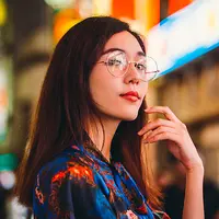 ilustrasi perempuan serius/copyright by oneinchpunch (Shutterstock)