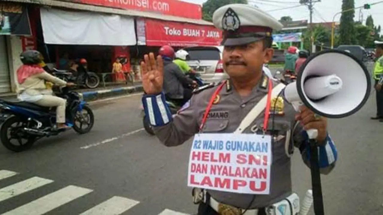 Aksi Polantas Lakukan Goyang Dumang Hebohkan Onliner