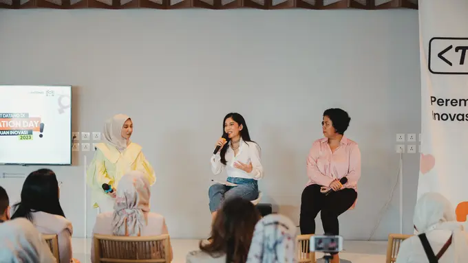 Dian Sastrowardoyo bersama Founder & CEO Markoding  Amanda Simanjuntak. [Foto: Instomewa]