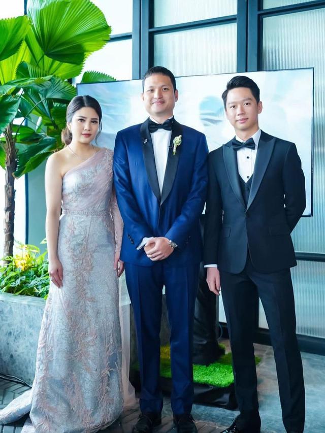 6 Potret Kevin Sanjaya dan Valencia Tanoe di Pernikahan Jessica Tanoe, Tampil Serasi