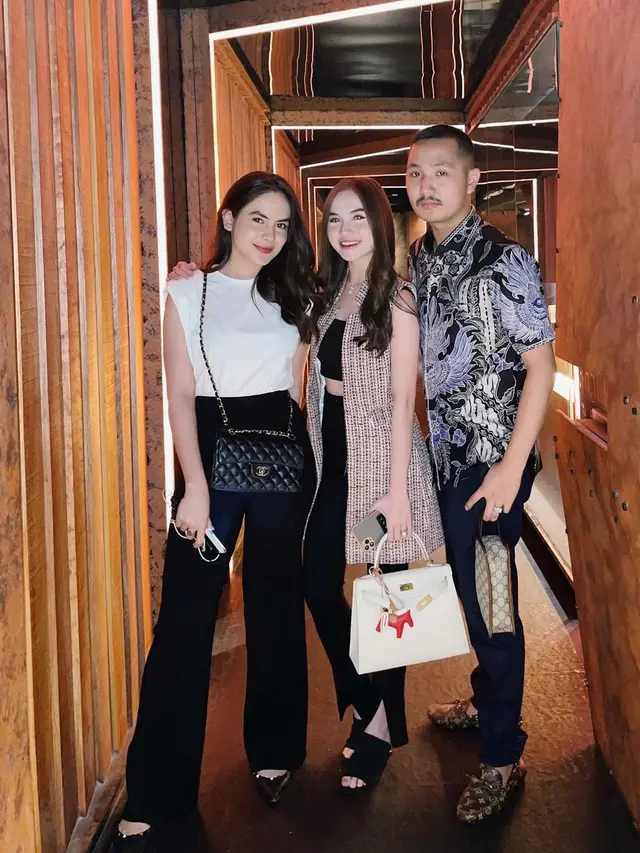 Liburan di New York, Ini 6 Potret Persahabatan Steffi Zamora dan Elina Joerg