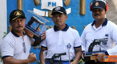 Citizen6, Surabaya: Pada perlombaan menembak Executive Pati TNI AL untuk juara 1 dimenangkan oleh Komandan Pasmar-1 Brigadir Jenderal TNI (Mar) A. Faridz Washington dengan nilai 184. (Pengirim: Budi Abdillah)