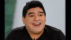 Penampilan baru legenda sepakbola Diego Armando Maradona pasca operasi plastik dalam sebuah acara televisi The Zurda di Caracas, Venezuela. Foto diambil pada 1 Maret 2015. (REUTERS/Jorge Silva)