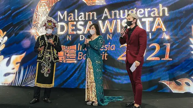 6 Momen Seru Reunian Cherrybelle, Kompak Pakai Kebaya