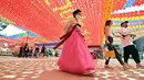 <p>Suasana Kuil Jogyesa yang berhias lentera teratai jelang perayaan ulang tahun Buddha. (Jung Yeon-je/AFP)</p>