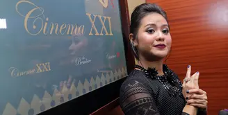 Kebahagiaan tengah dirasakan oleh penyanyi dan pemeran Mytha Lestari. Pasalnya suami dari Barry Maheswara itu tengah hamil anak pertamanya. (Deki Prayoga/Bintang.com)