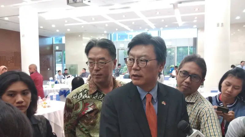 Duta Besar Korea Selatan untuk Indonesia, Kim Chang-beom menerima pertanyaan dari wartawan (Liputan6/Happy Ferdian)