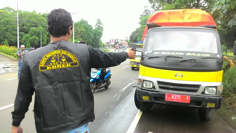 Pengadangan truk sampah di Bogor