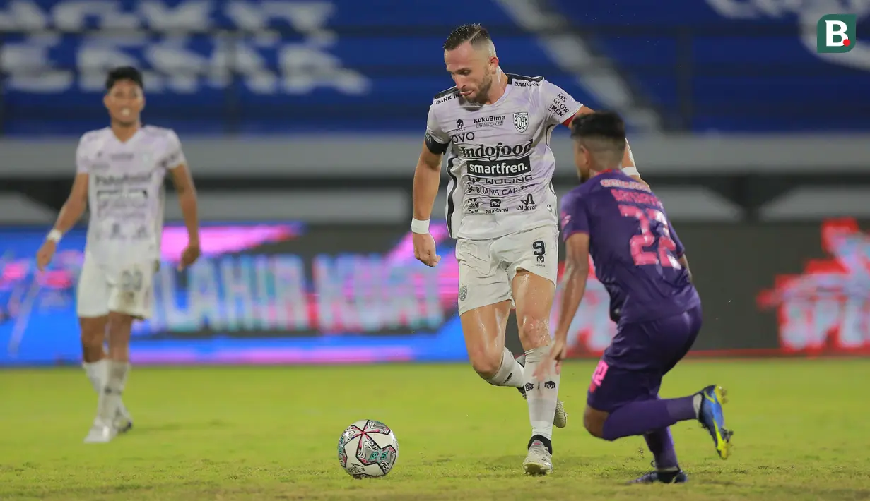Dalam pertandingan melawan Persik Kediri, Spaso menyumbang satu gol dari kemenangan 3-1 yang diraih Bali United. (Bola.com/M Iqbal Ichsan)